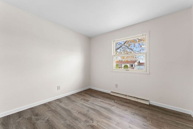 Building Photo - Delightful home with Garage and Large Yard. PETS WELCOME