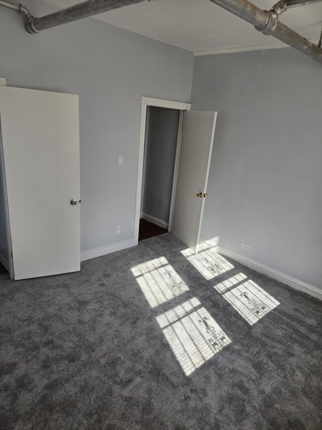 Building Photo - 8054 s Hermitage