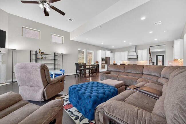 Building Photo - 4947 Thunder Creek Ln