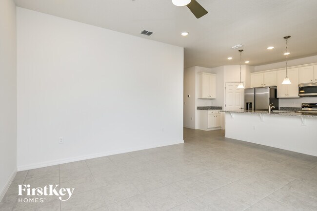 Building Photo - 1585 Isleta Lp