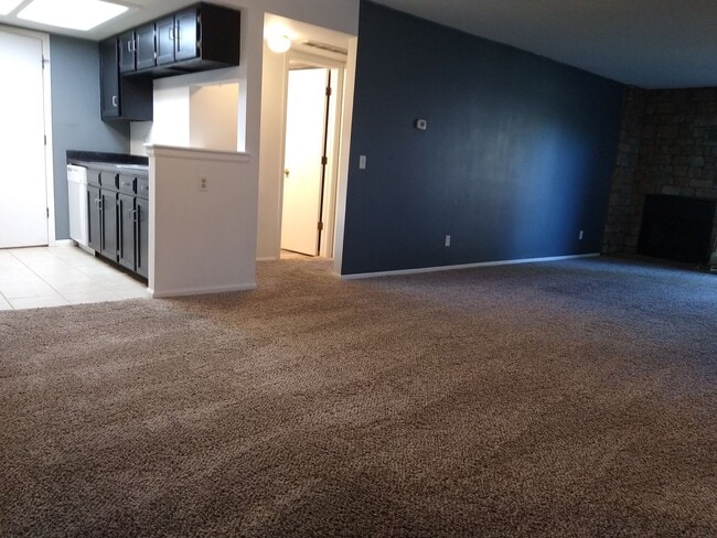 Building Photo - Awesome 2 Bedroom 2 Bath Condo w/ Garage P...