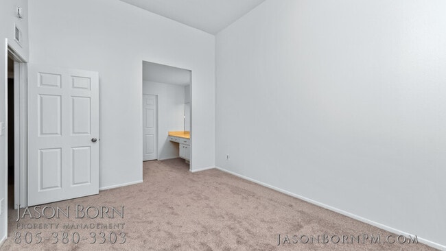 Building Photo - 4273 Las Virgenes Rd