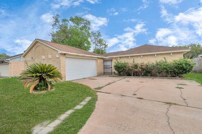 Building Photo - 13411 Splintered Oak Dr