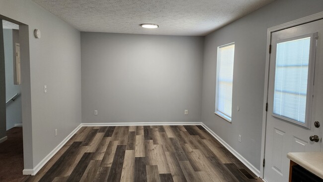 Dining Area - 405 Olympic View Ct