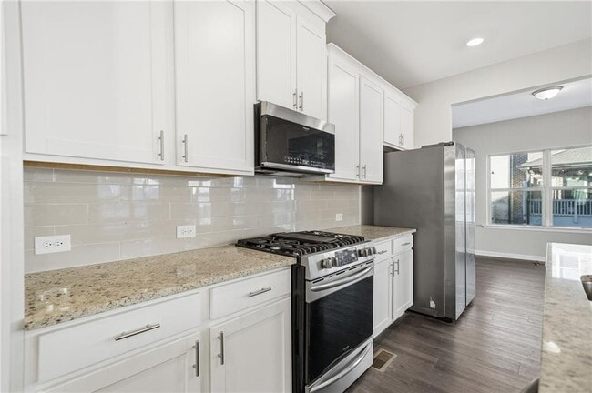 Building Photo - 318 Commons Ave