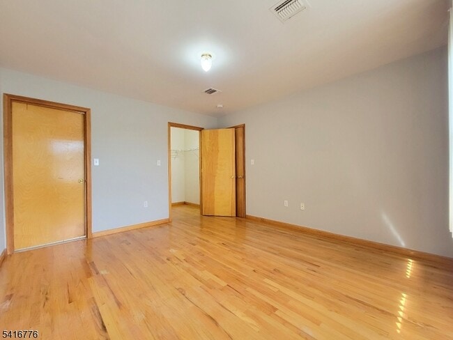 Building Photo - 430 Elm St