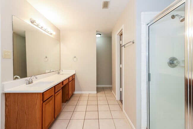 Building Photo - 18326 Forest Dew Dr