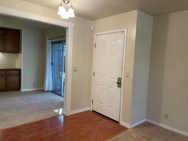 Building Photo - Spacious 3 bedroom home for rent