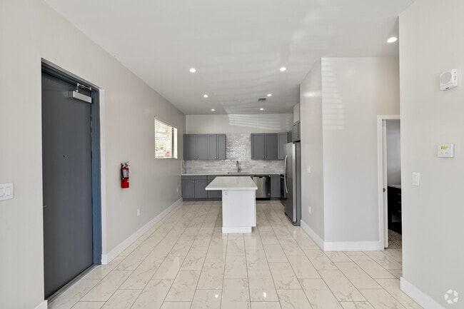 Interior Photo - 29 Palmetto