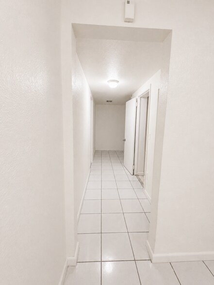 Building Photo - 2573 SW 21st Ave