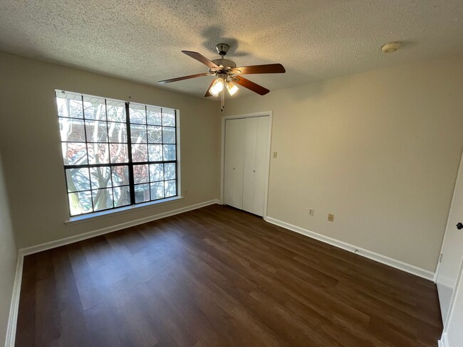 Building Photo - Condo: Cypress Village