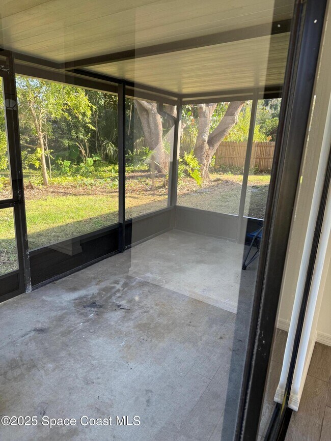 Building Photo - 4345 Westlake Dr