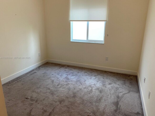 Building Photo - 10445 NW 66th St