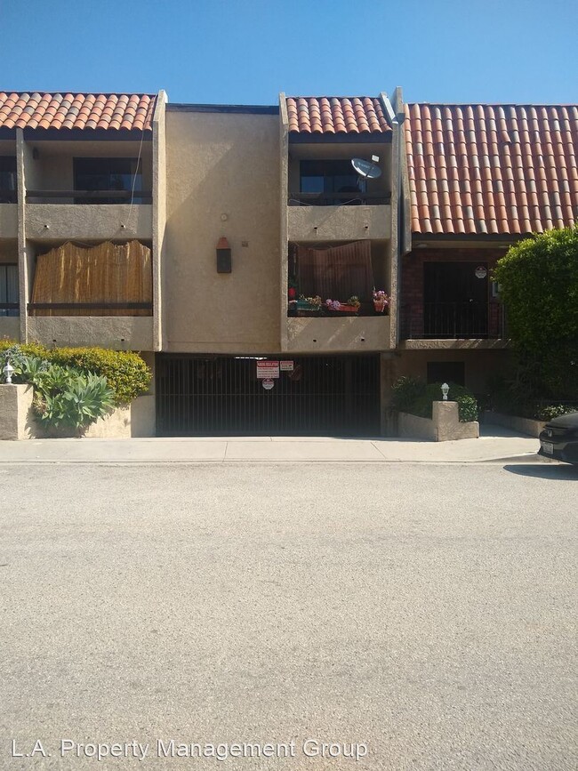 Building Photo - 23901 Los Rosas St