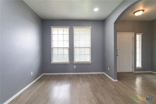 Building Photo - 6505 Clear Brook Dr