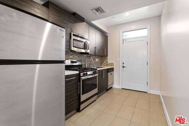 Building Photo - 2317 Scarff St