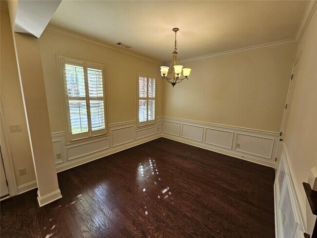 Building Photo - 2104 McFarlin Ln