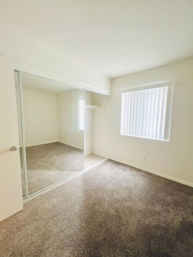 Building Photo - 825-827 San Fernando Place