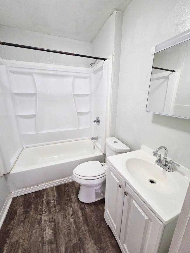 Building Photo - 1001 S Main St