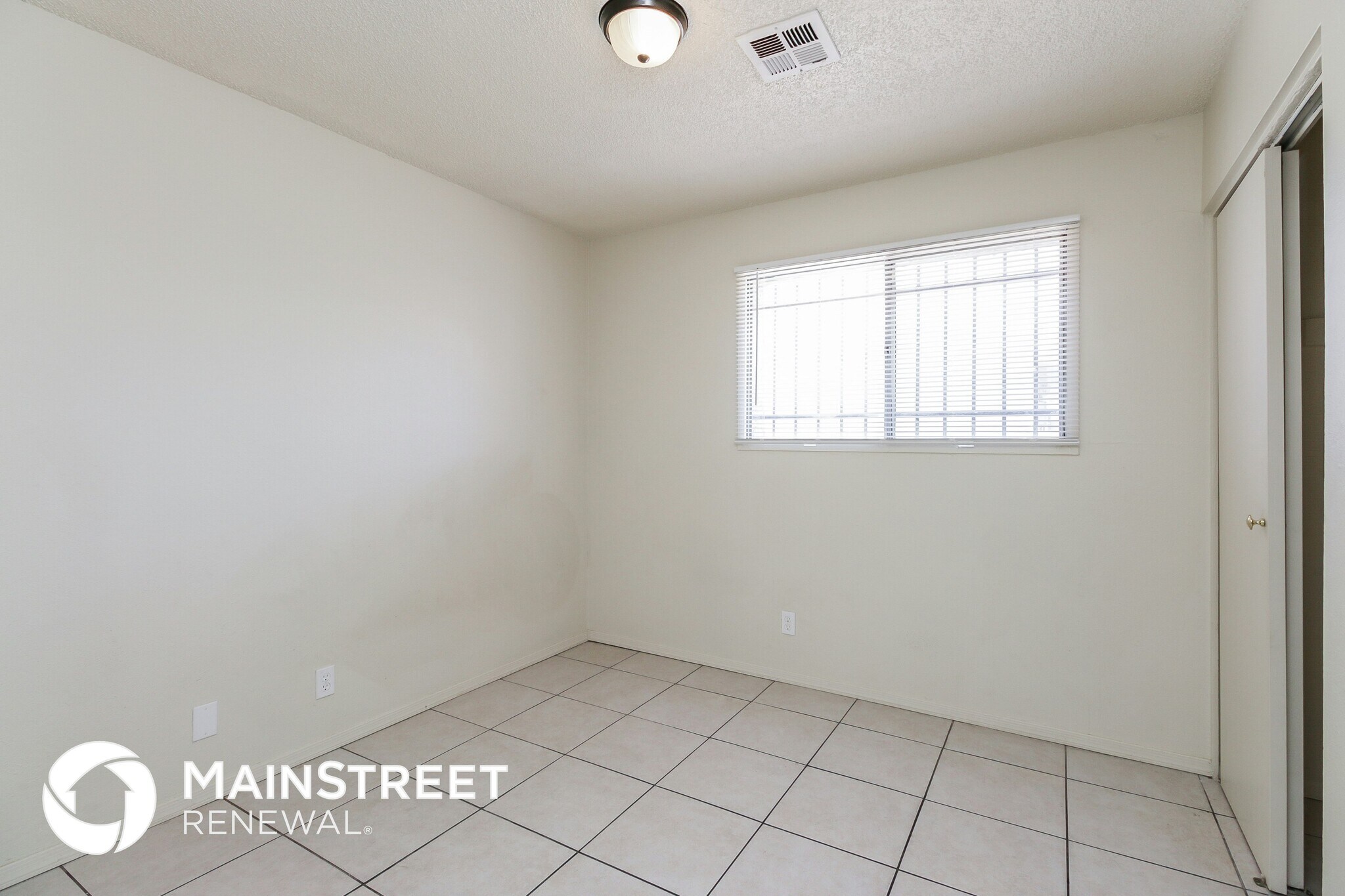 Building Photo - 2027 W Chambers St