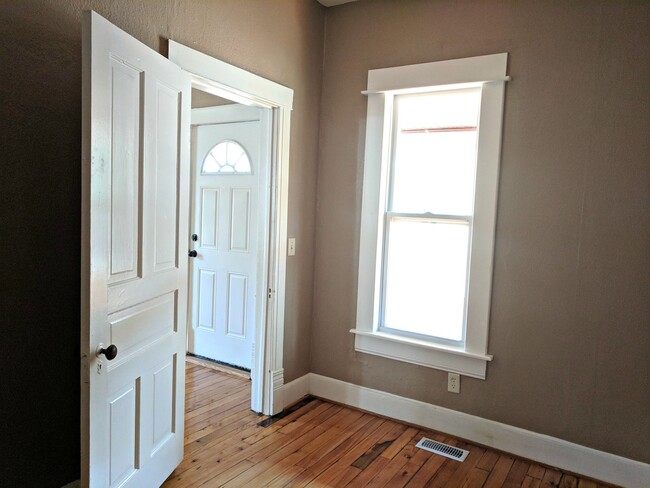 Building Photo - 1666 Smith St