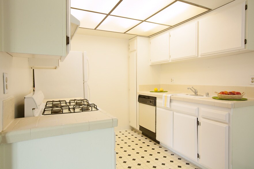 Building Photo - 601 Westholme Ave