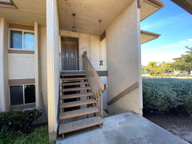 Building Photo - Beautiful corner condo in Lake San Marcos