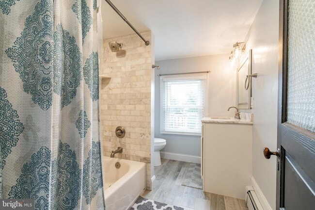 Building Photo - 225 W 6th Ave