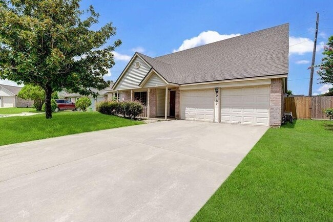 Building Photo - 2107 Collingsfield Dr