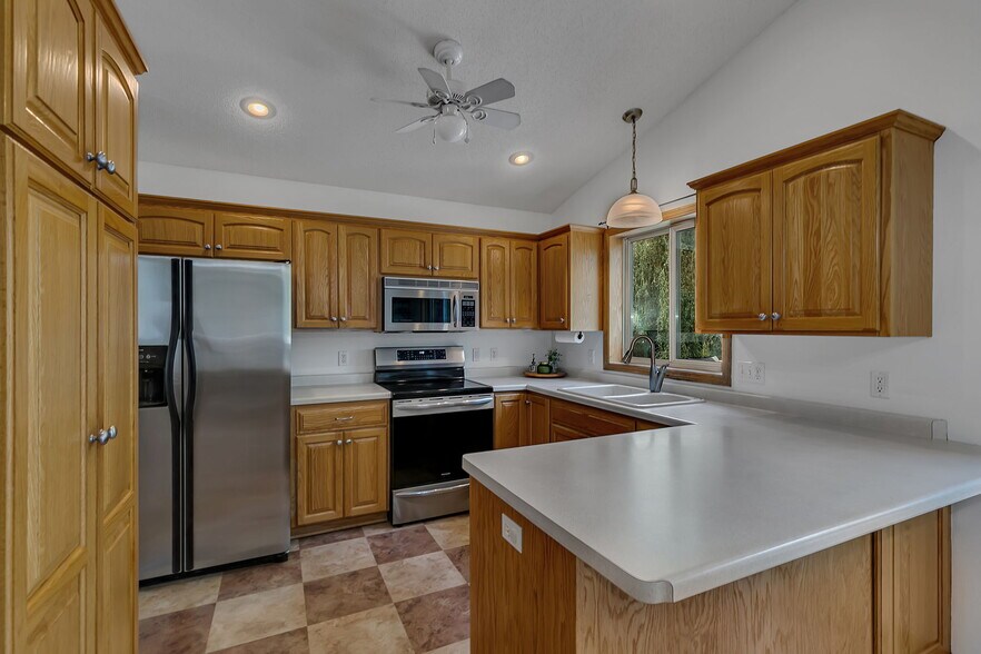 Building Photo - 1419 Hillside Ct
