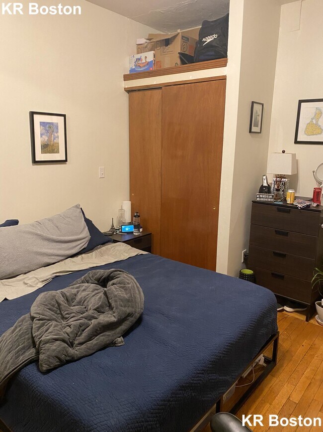 Building Photo - 26 Gibbs St