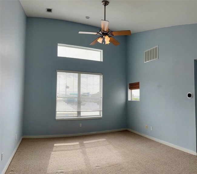 Building Photo - 3208 Yellowstone Park Dr