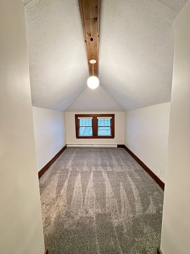 Building Photo - 1004 B St