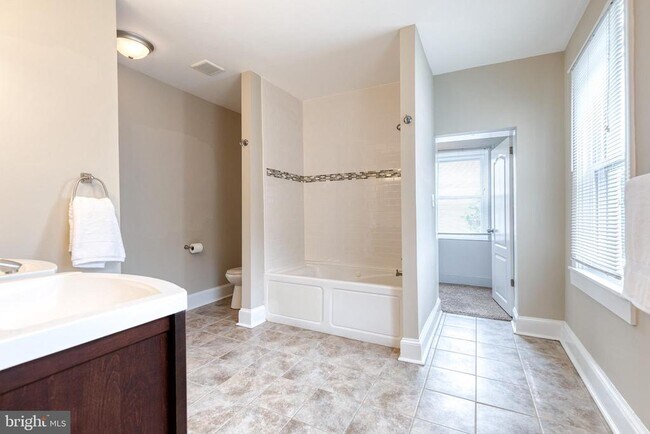 Building Photo - 23 N Chester St