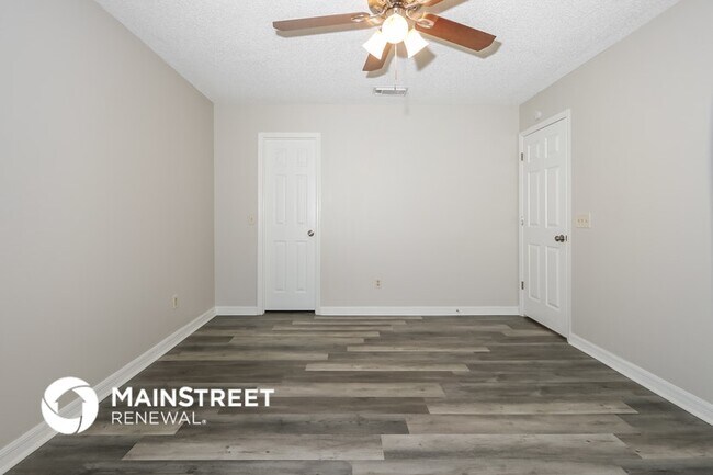 Building Photo - 2624 SE Solana Ln