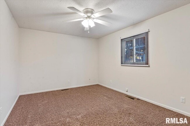 Building Photo - 3 Sundowner Ln