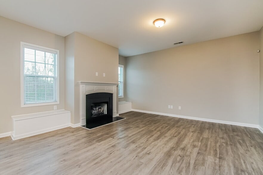 Building Photo - 105 Sloan Dr