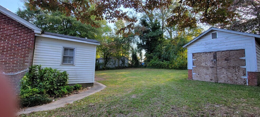 Fenced backyard with outbuilding with electric - 1106 Highside St