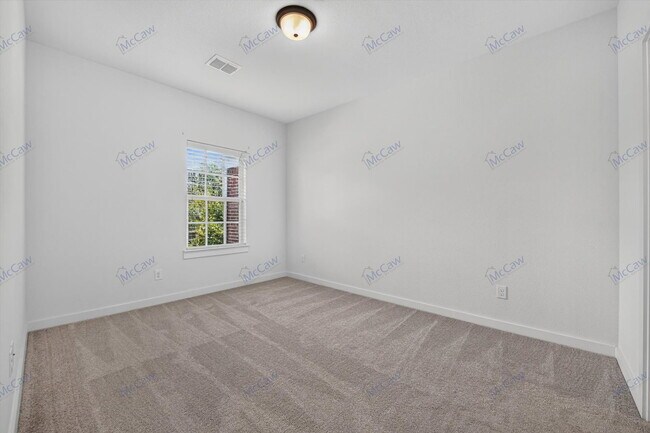 Building Photo - 8728 Ice House Dr