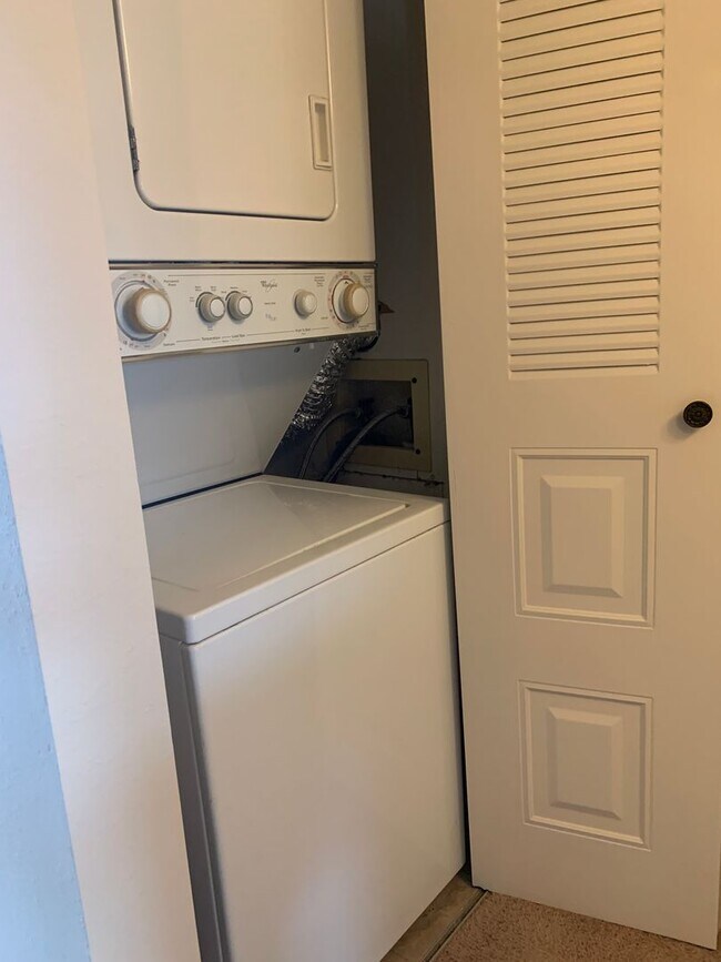 Building Photo - 2/2 MIDPORT II CONDO   2nd floor unit