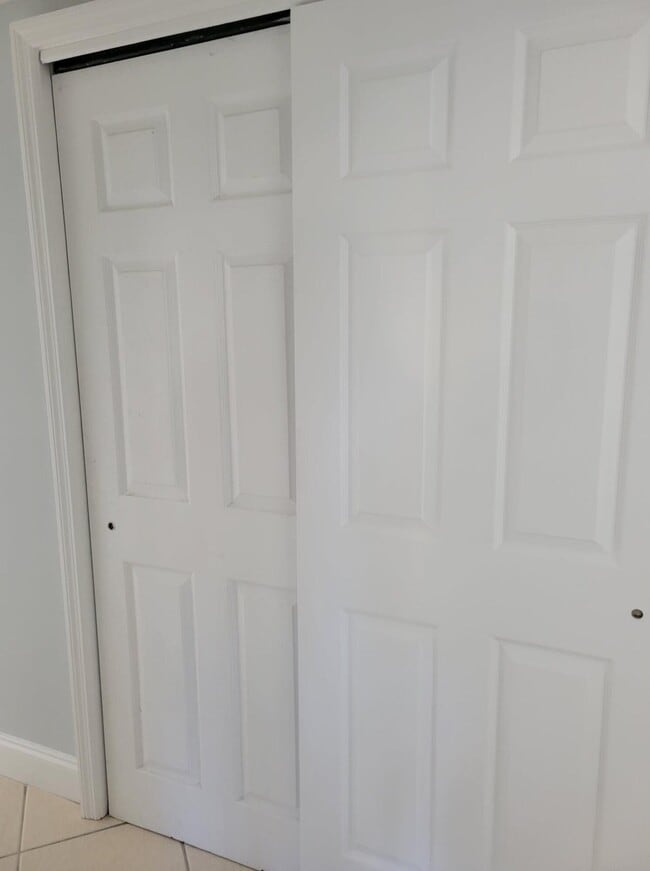 Building Photo - 4401 Crystal Lake Dr