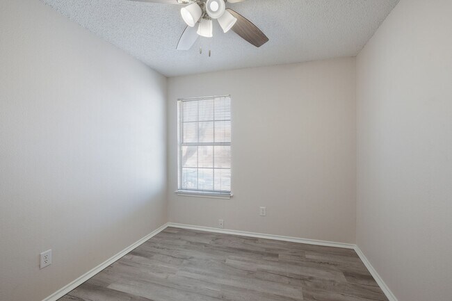 Building Photo - 629 Fern Meadow Dr