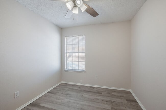 Building Photo - Charming 3-Bedroom Near Randolph AFB