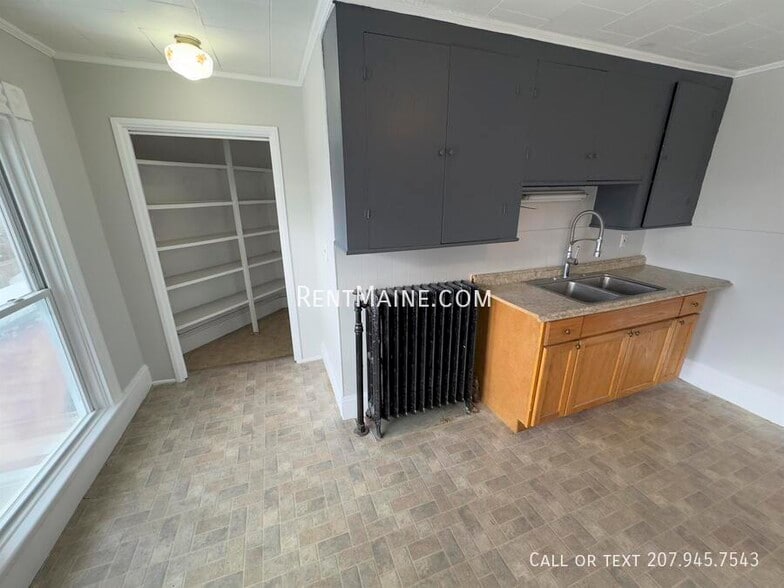 Building Photo - 191 Center St