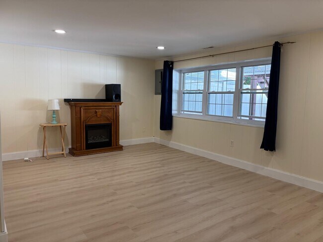 Building Photo - 12406 Dunks Ferry Rd