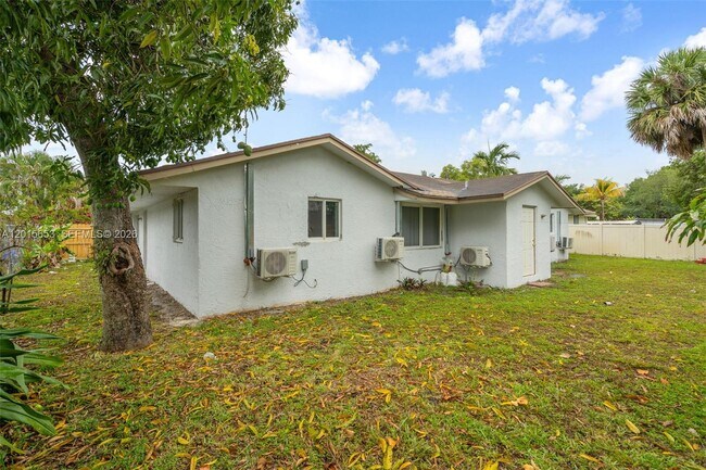 Building Photo - 645 NW 15th Ave