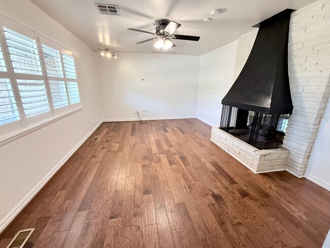 Building Photo - Large 3BD 2BA Home w/ Bonus Area in NW OKC, Edgewater Neighborhood!!
