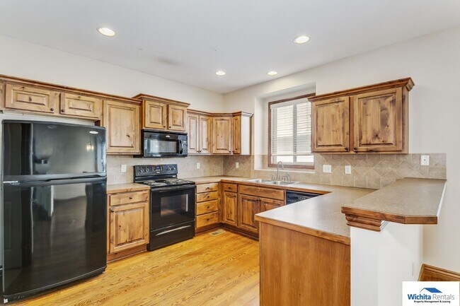 Building Photo - 11716-11718 Crestwood