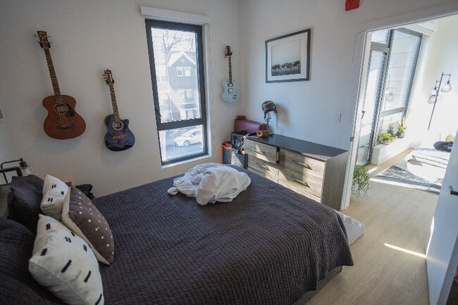 Building Photo - 4806 N Magnolia Ave