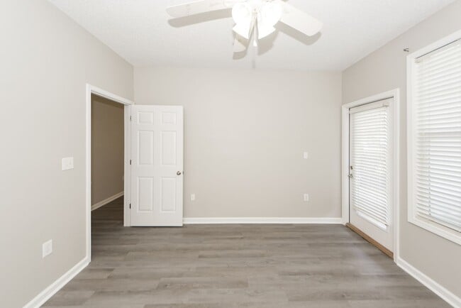 Building Photo - 1 Bedroom 1 Bath Condo in Southampton Pointe - Mt. Pleasant
